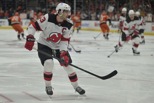 Ryan Strome nets the decisive goal as the Ducks edge the Devils 3-2.