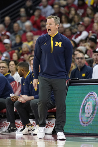 Goldin leads Michigan to victory over No. 11 Wisconsin 67-64, handing Badgers their first defeat.