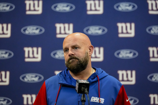 Lock’s comeback as Giants’ quarterback features 2 pick-sixes in franchise’s record 10th consecutive defeat