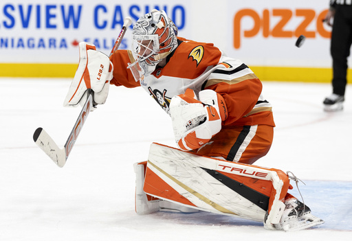 Pacioretty scores twice and contributes an assist in Maple Leafs’ 3-2 victory over Ducks, marking their second consecutive win.