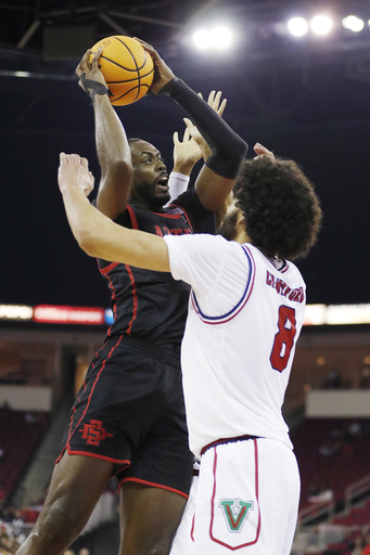 Gwath achieves personal bests with 25 points and 10 rebounds as No. 24 San Diego State triumphs over Fresno State 84-62