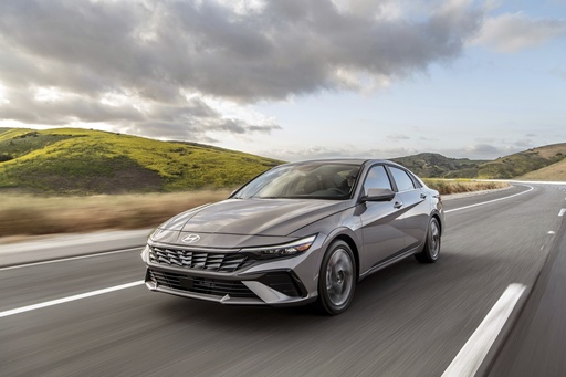 Edmunds examines hybrid sedans: 2025 Honda Civic versus 2025 Hyundai Elantra