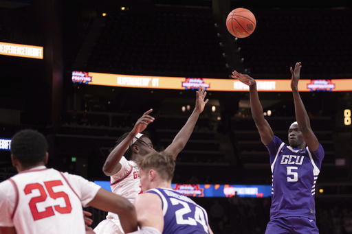 Newell nets 17 points as Georgia edges Grand Canyon 73-68 during Holiday Hoopsgiving event