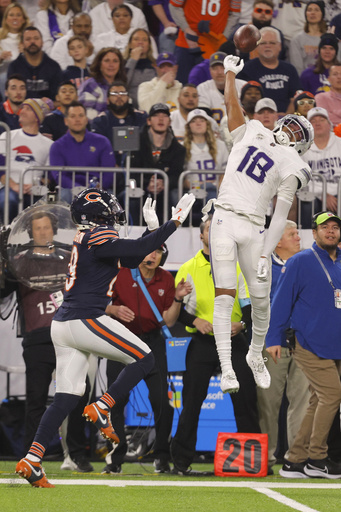 Jefferson honors Moss with touchdown celebration in Vikings victory: ‘We love you Randy’