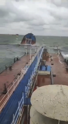 Kerch Strait experiences oil spill following significant storm damage to two Russian oil tankers.