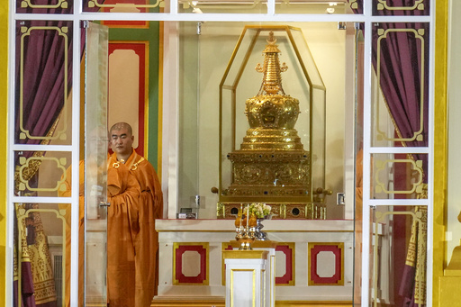 Loaned Buddha relic from China receives a heartfelt reception in Thailand