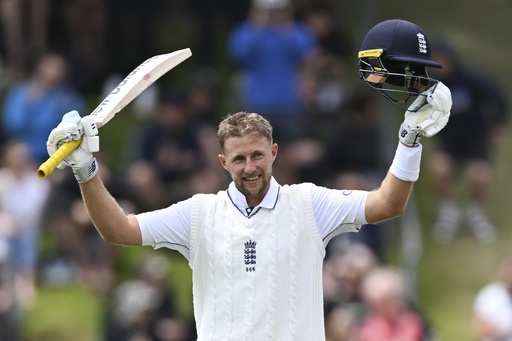 New Zealand at 59-4 in pursuit of 583 as England declares on third day of second Test.