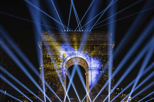 L'Arc de  Triomphe fire works