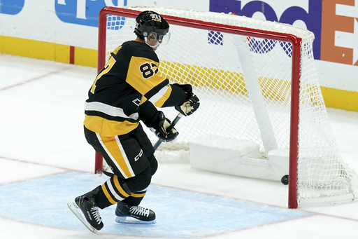 Sidney Crosby matches Mario Lemieux’s franchise assists record as captain of the Penguins.