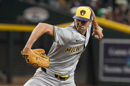 Sidearm left-handed reliever Hoby Milner signs a one-year contract with his hometown Texas Rangers.