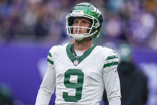 Kicker Greg Zuerlein confirmed to make comeback with Jets, while receiver Davante Adams is hopeful for his participation.