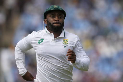 In the first test, South Africa stands at 82-3 as Pakistan collapses to 211, thanks to speedsters Paterson and Bosch.