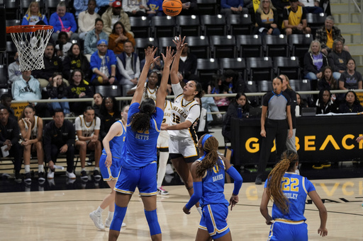 Betts and Dugalic propel No. 1 UCLA to a commanding 102-51 victory over Long Beach State.