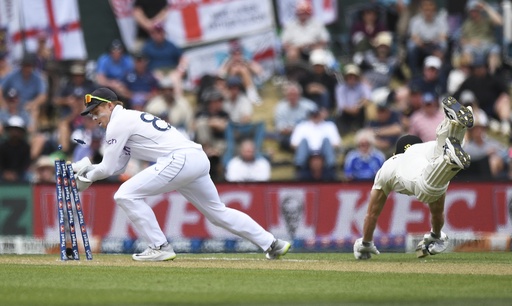 Pope serves as substitute wicketkeeper for England in second Test match versus New Zealand.