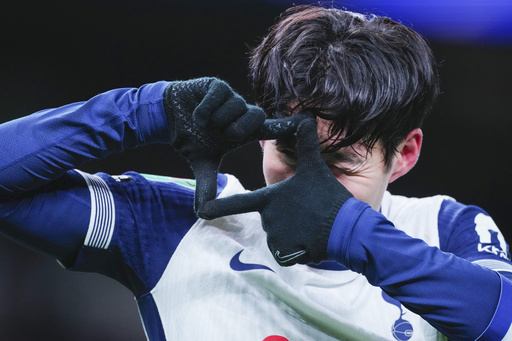 Son nets goal directly from a corner in Tottenham’s 4-3 victory over Manchester United in the League Cup