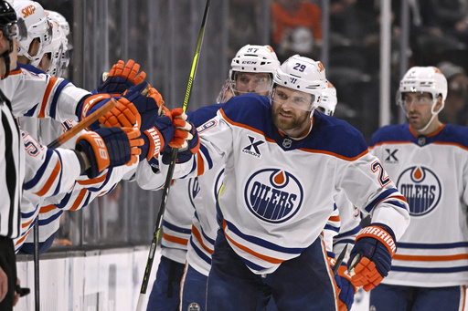 Ryan Strome scores in the final minutes, leading Ducks to a comeback win against Oilers, 5-3.