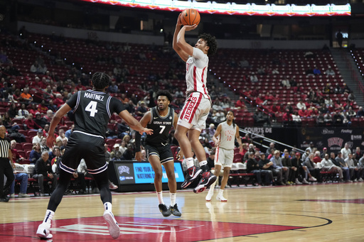 UNLV clinches victory over No. 22 Utah State with last 7 points, 65-62