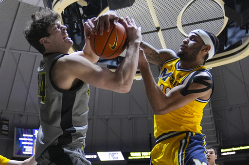 Braden Smith nearly achieves triple-double as No. 11 Purdue defeats No. 21 Michigan 91-64.