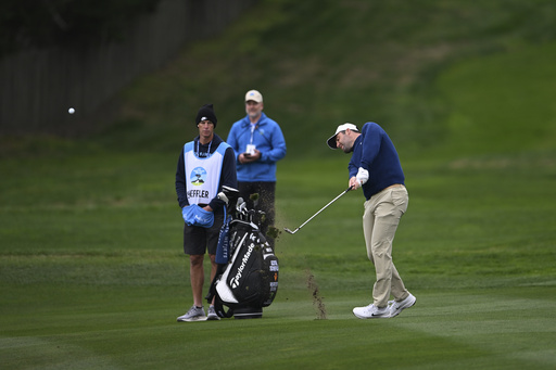 Scottie Scheffler’s beach outing culminates in a clutch par-saving finish to his round