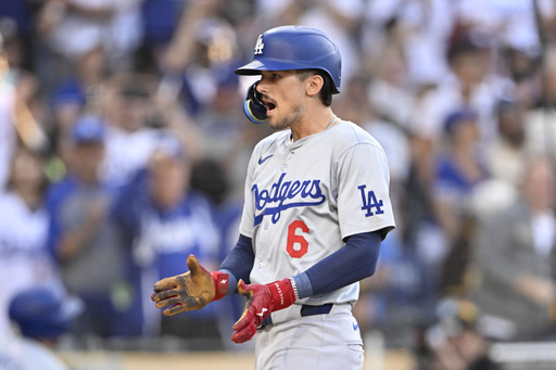 Cavan Biggio signs a minor league deal with the Kansas City Royals