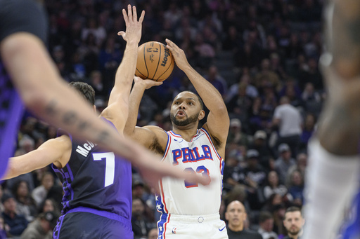 Fox nets 35 as Kings end with a 15-0 finish to overcome 76ers, winning 113-107