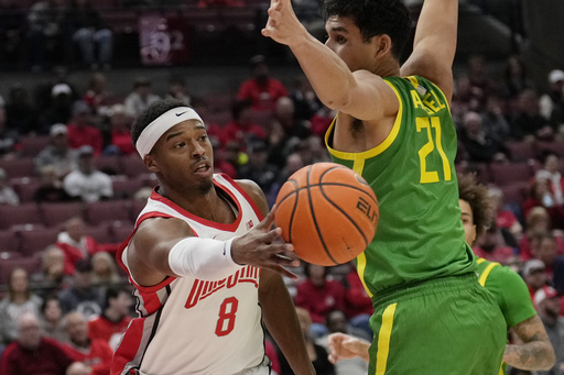 Jackson Shelstad and Nate Bittle propel No. 15 Oregon to a 73-71 victory over Ohio State