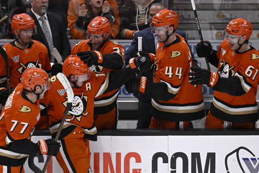 Eventful Sunday: Frank Vatrano inks 3-year deal with Ducks, follows up with 2 goals in victory