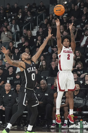 Chris Youngblood nets 23 points to propel No. 4 Alabama past No. 14 Mississippi State 88-84.