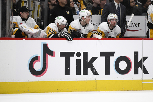 Capitals secure fourth consecutive victory by defeating Penguins 4-1, maintaining their NHL lead