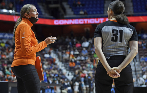 Atlanta Dream brings on experienced assistant coaches LaToya Sanders and Brandi Poole.