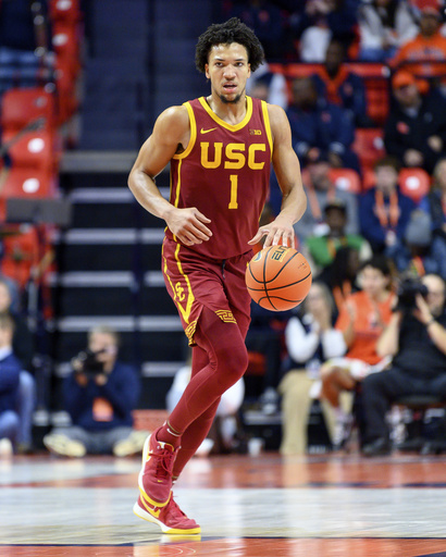 Desmond Claude nets 31 points as Southern California triumphs over No. 13 Illinois 82-72