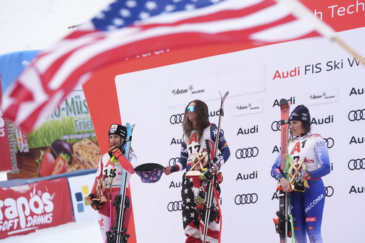 Lauren Macuga claims victory in World Cup super-G, while Lindsey Vonn finishes 4th in a remarkable outing for the US ski team.