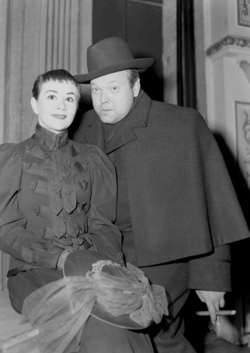 Joan Plowright, acclaimed British actress and wife of Laurence Olivier, passes away at 95