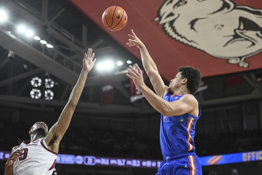 Clayton sets a Florida record by hitting a three-pointer in his 42nd straight game