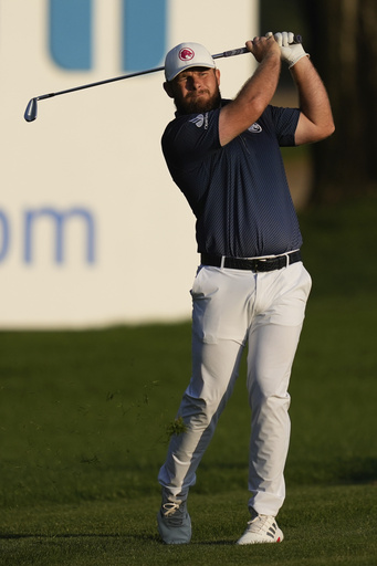 Tyrrell Hatton narrowly defeats Daniel Hillier to claim victory in the Dubai Desert Classic.