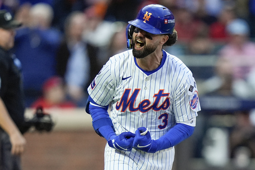 Mets and outfielder Jesse Winker strike 1-year deal, according to AP source.