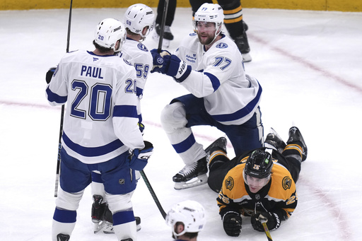 Bruins establish 4-goal advantage, score 2 short-handed empty-net goals to triumph over Lightning 6-2