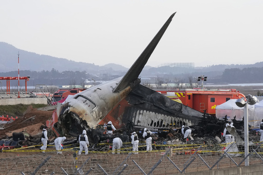 Officials report that black boxes from the South Korea plane accident did not capture the last four minutes of flight.