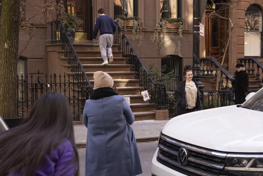 “Brownstone from ‘Sex and the City’ in NYC to Install Gate to Curb Tourist Visits”