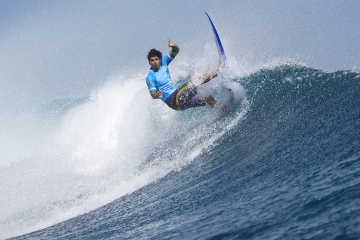 Three-time world champion surfer Medina has surgery, postpones start of season