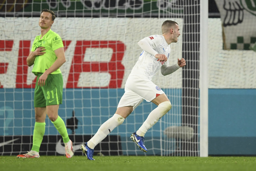 Holsten Kiel scores late to earn draw against Wolfsburg, snapping away game losing streak