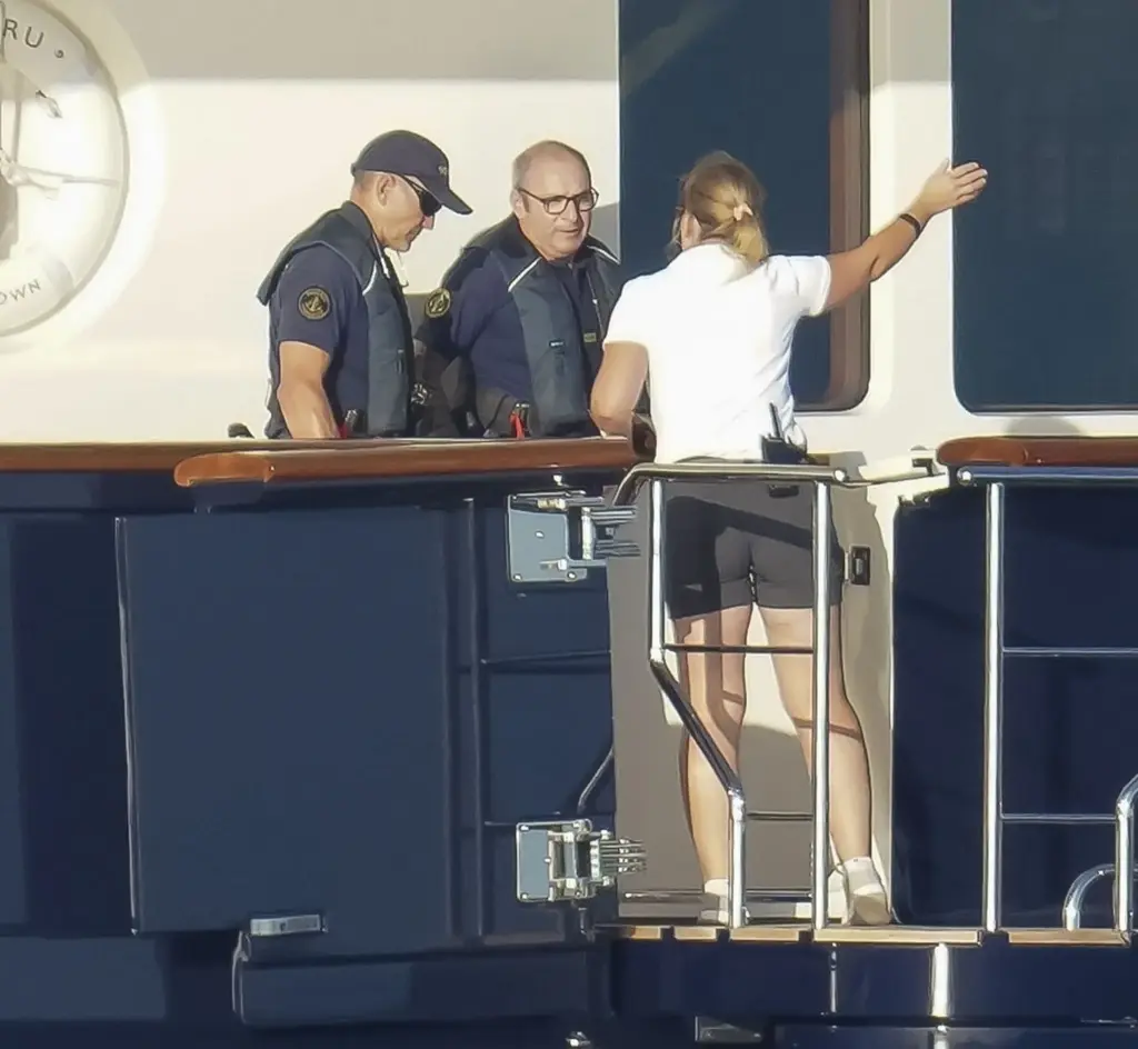 Custom Officers inspecting the yacht (Photo: BACKGRID)