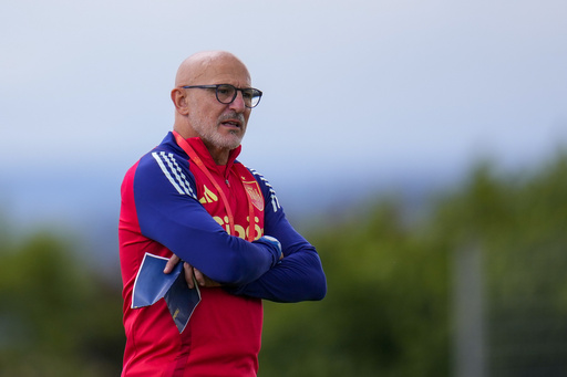 Spain prolongs national coach Luis de la Fuente’s contract through 2028