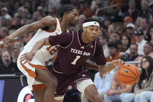 Mark scores last-second shot as Texas comes back to defeat No. 13 Texas A&M 70-69