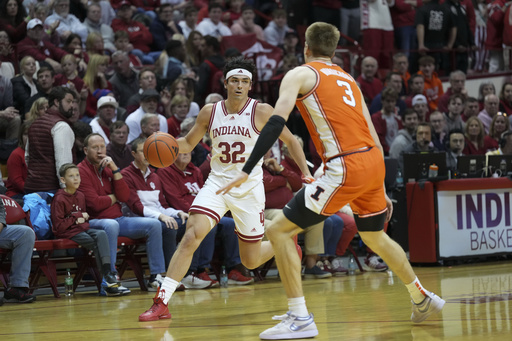 Kylan Boswell contributes 22 points as No. 19 Illinois bounces back with a 94-69 victory over Indiana.