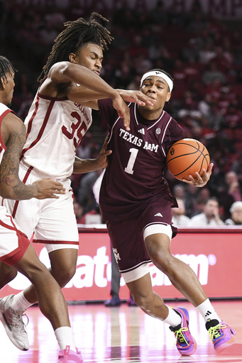 Phelps sets personal best with 34 points, including clutch 3-pointer, leading No. 10 Texas A&M to a comeback victory over No. 17 Oklahoma.