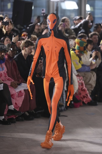 Van Beirendonck presents a dramatic tribute to surreal fashion artistry in his Paris menswear lineup.