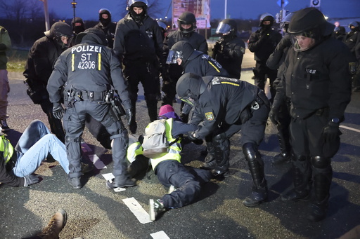 Protests erupt at far-right party gathering as Germany approaches elections