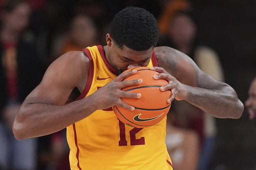 John Blackwell records 28 points as No. 24 Wisconsin defeats Southern California 84-69, marking their seventh straight victory.