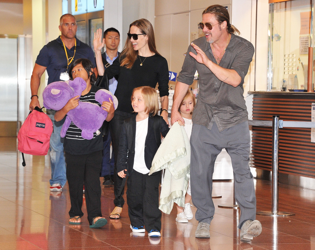 TOKYO, JAPAN - JULY 28: Brad Pitt, Angelina Jolie and their children Pax, Knox and Vivienne arrive at Tokyo International Airport on July 28, 2013 in Tokyo, Japan. (Photo by Jun Sato/WireImage)